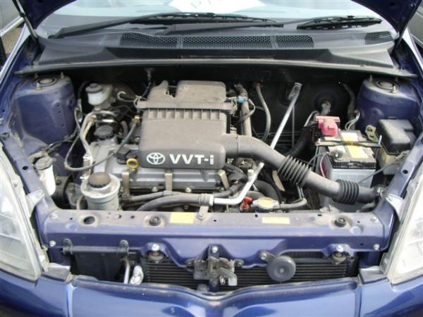 1999 Toyota Vitz Pics