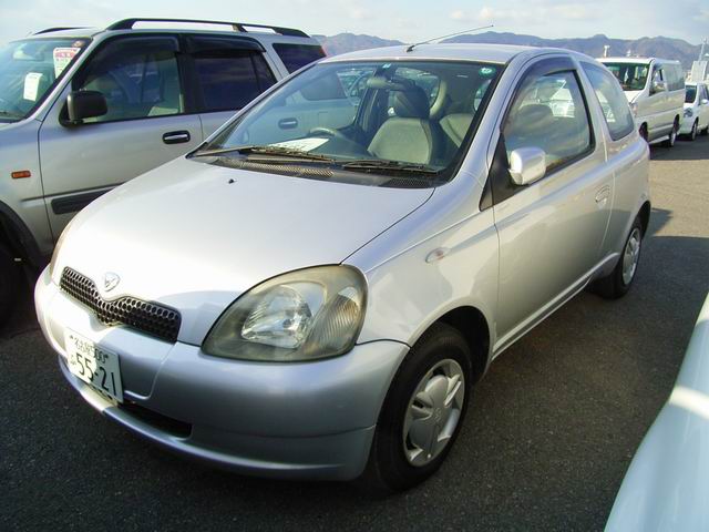 1999 Toyota Vitz Photos