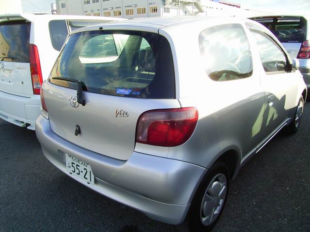 1999 Toyota Vitz Pictures