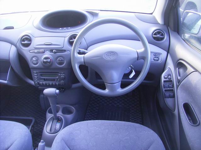 1999 Toyota Vitz Photos