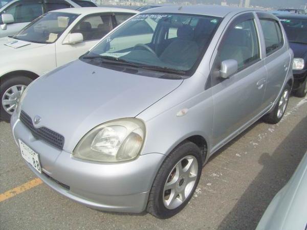 1999 Toyota Vitz Photos