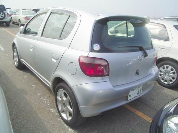 1999 Toyota Vitz Photos