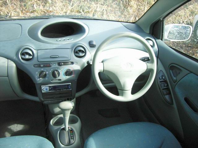 1999 Toyota Vitz Pics