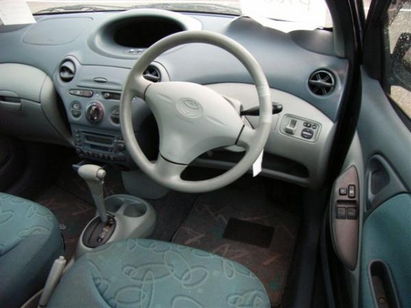 1999 Toyota Vitz Photos