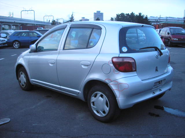 1999 Toyota Vitz Images