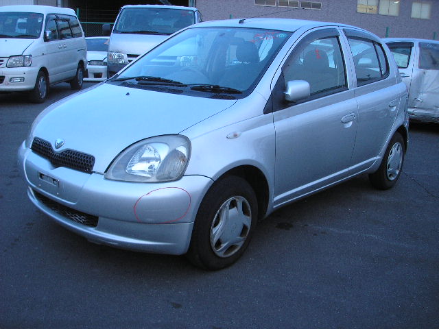 1999 Toyota Vitz Pictures