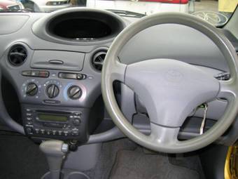 1999 Toyota Vitz Photos