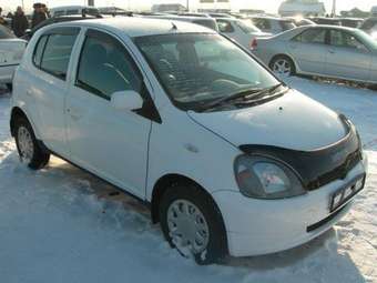 1999 Toyota Vitz Photos