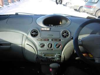 1999 Toyota Vitz Pics