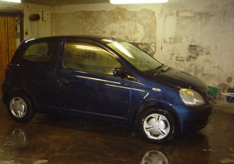 2000 Vitz