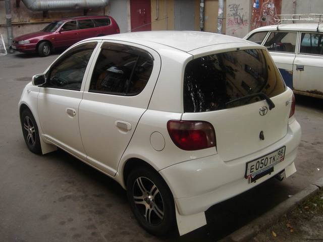2000 Toyota Vitz