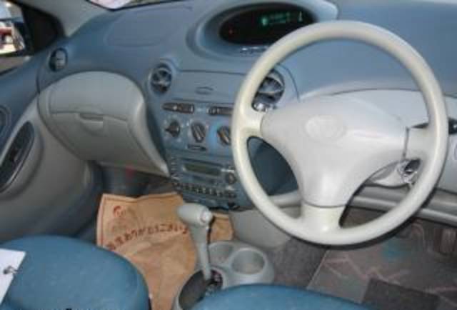 2000 Toyota Vitz