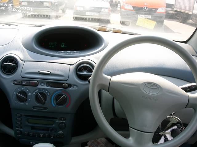 2000 Toyota Vitz