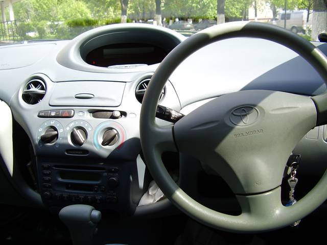 2000 Toyota Vitz