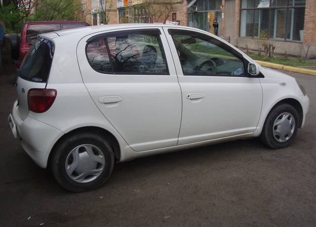 2000 Toyota Vitz