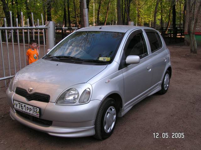 2000 Toyota Vitz