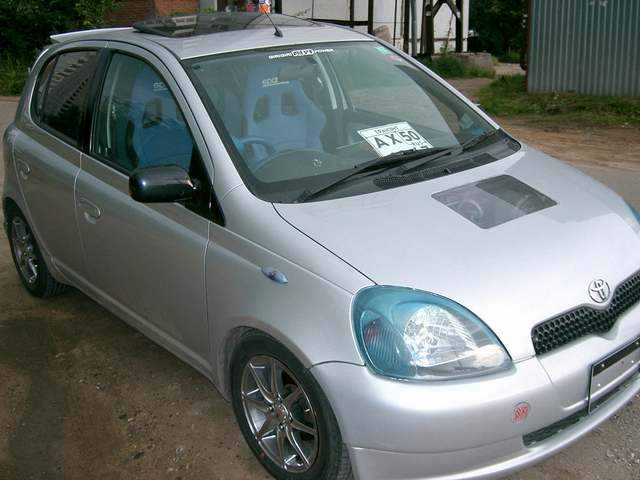 2000 Toyota Vitz