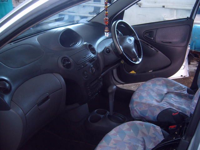 2000 Toyota Vitz