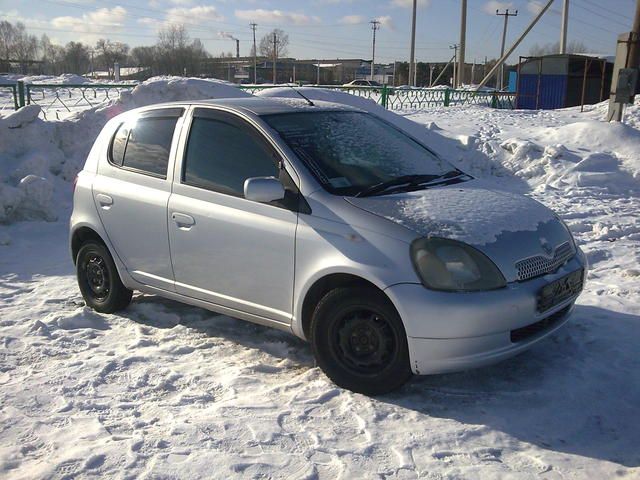 2000 Toyota Vitz