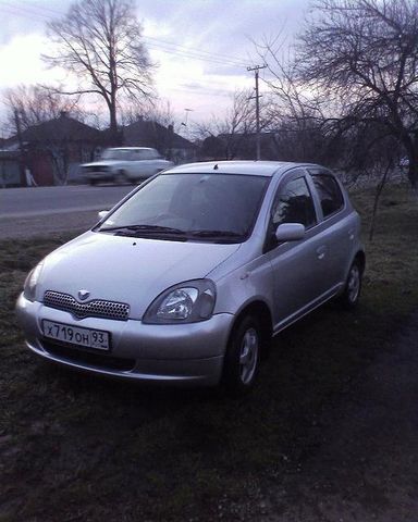 2000 Toyota Vitz