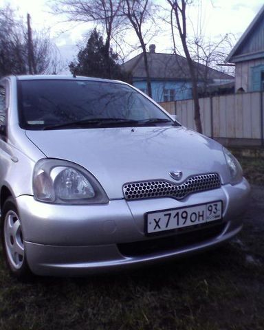 2000 Toyota Vitz