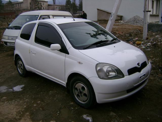 2000 Toyota Vitz