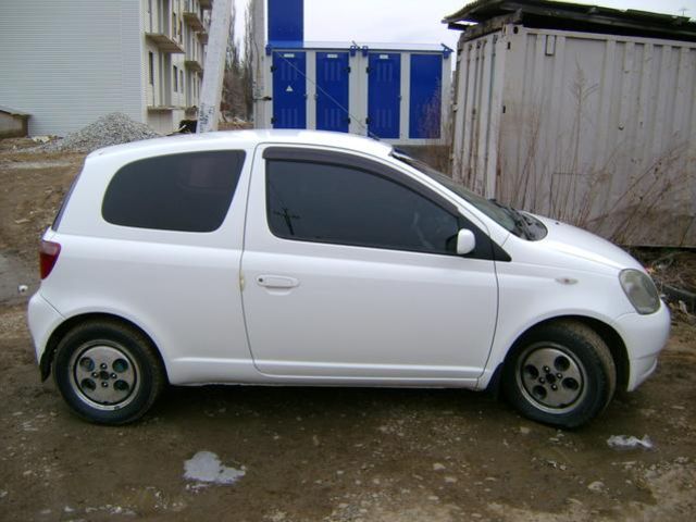 2000 Toyota Vitz