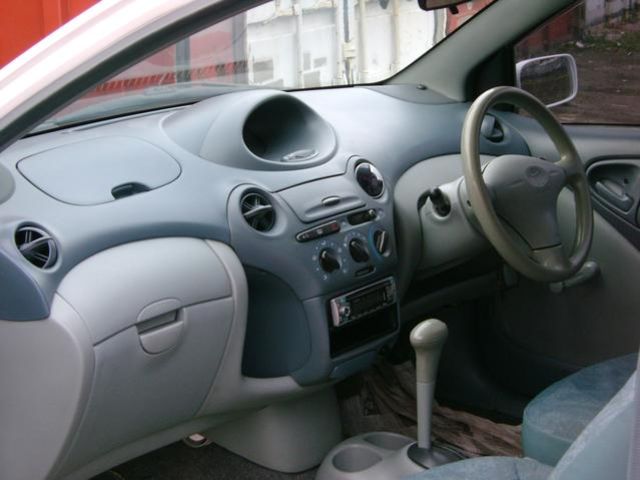 2000 Toyota Vitz