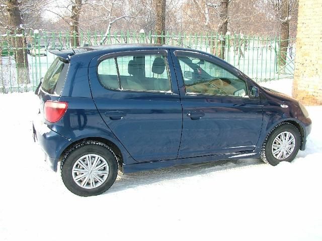 2000 Toyota Vitz