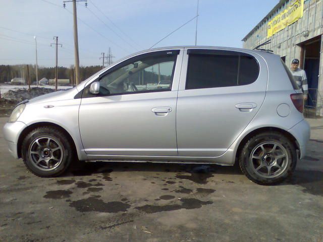 2000 Toyota Vitz