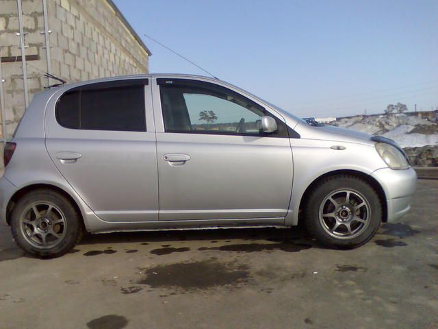 2000 Toyota Vitz