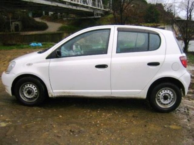 2000 Toyota Vitz