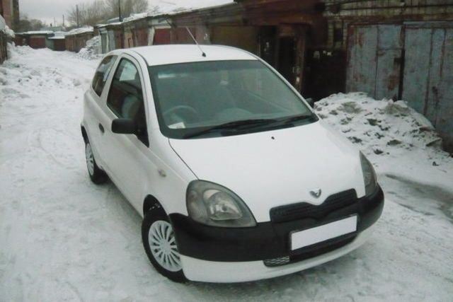 2000 Toyota Vitz