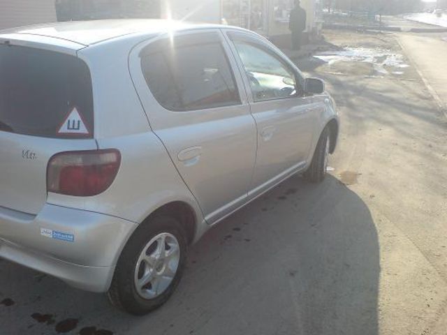 2000 Toyota Vitz