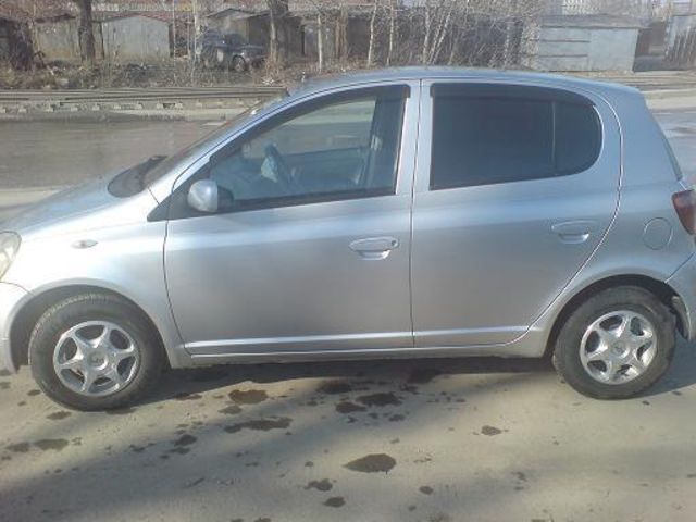 2000 Toyota Vitz