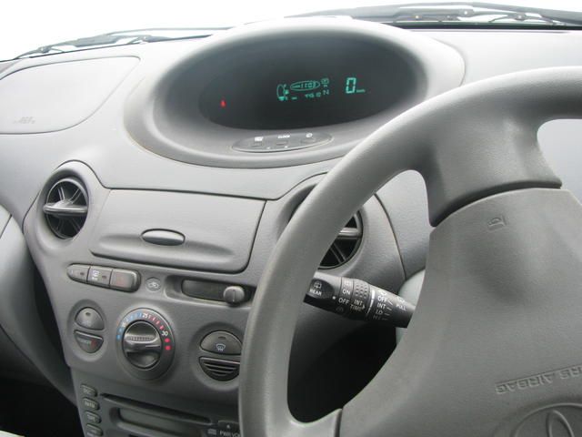 2000 Toyota Vitz