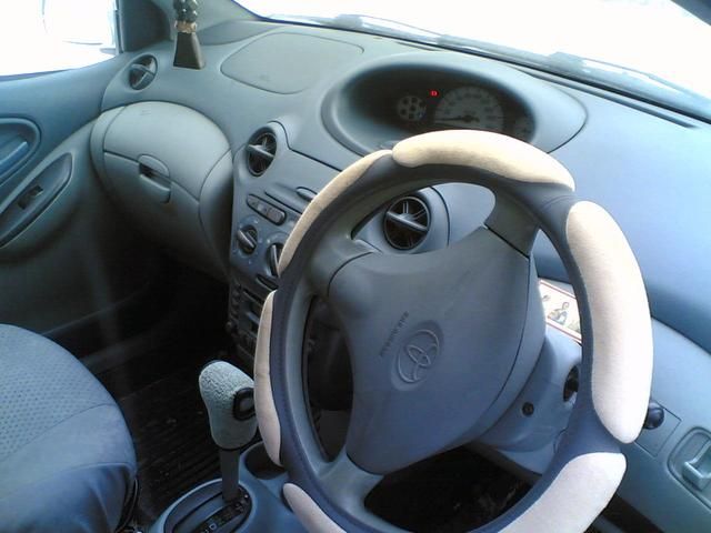 2000 Toyota Vitz