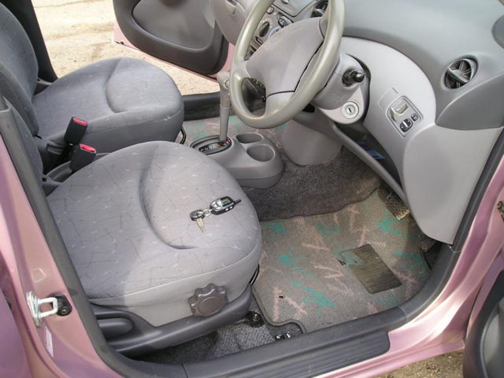 2000 Toyota Vitz