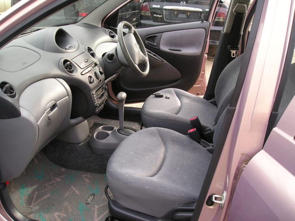 2000 Toyota Vitz