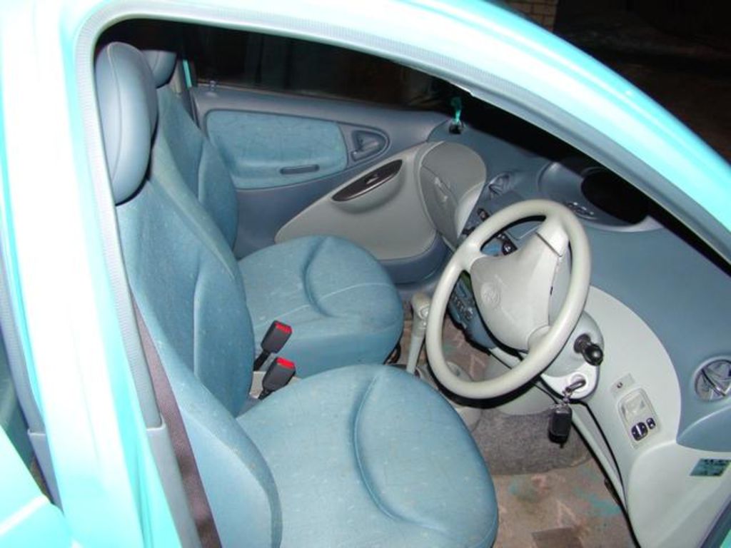2000 Toyota Vitz