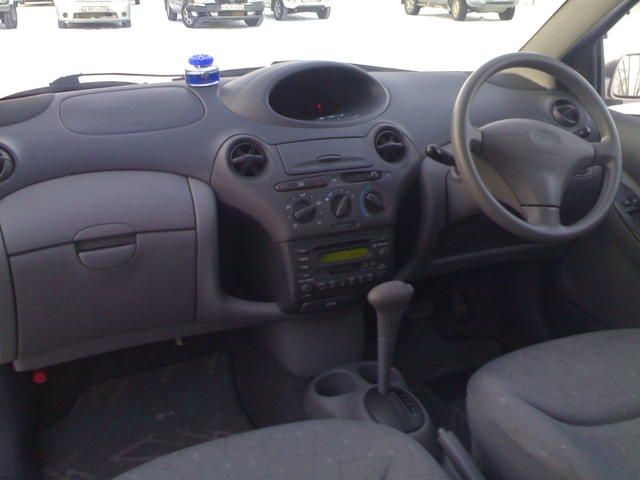 2000 Toyota Vitz