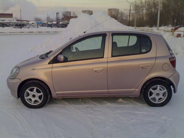 2000 Toyota Vitz