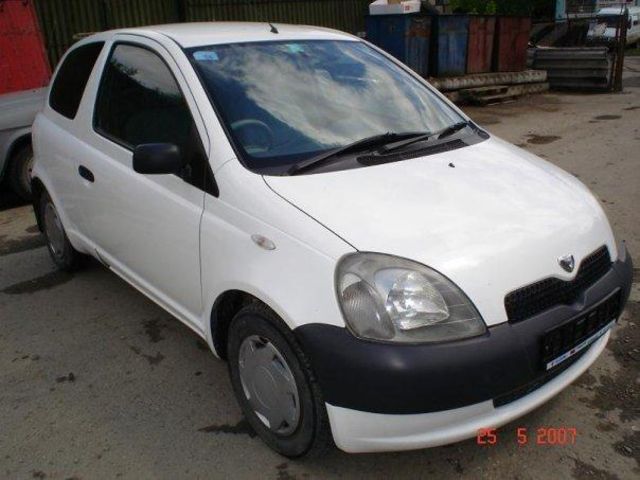 2000 Toyota Vitz