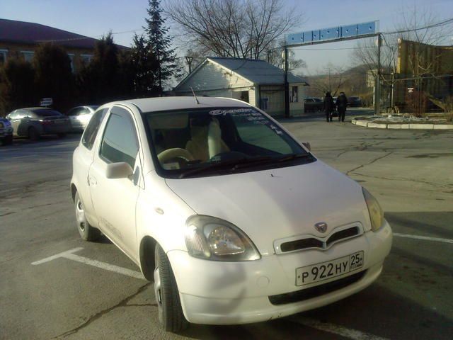 2000 Toyota Vitz