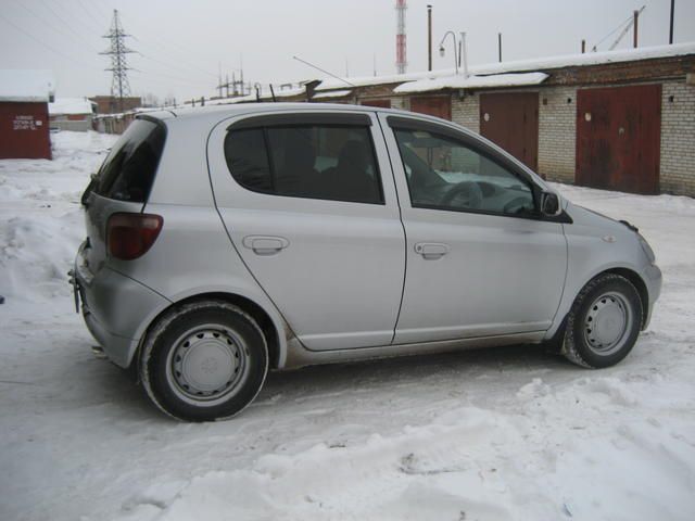 2000 Toyota Vitz
