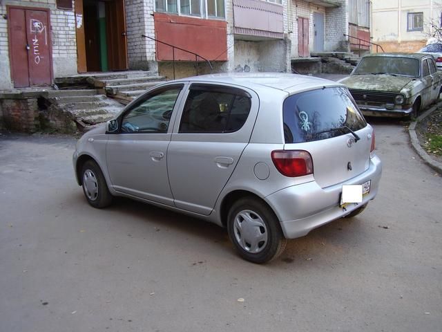 2000 Toyota Vitz