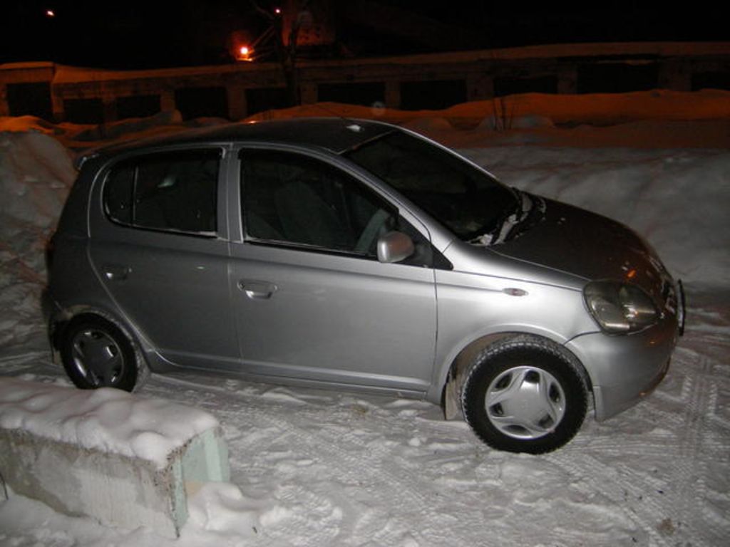 2000 Toyota Vitz