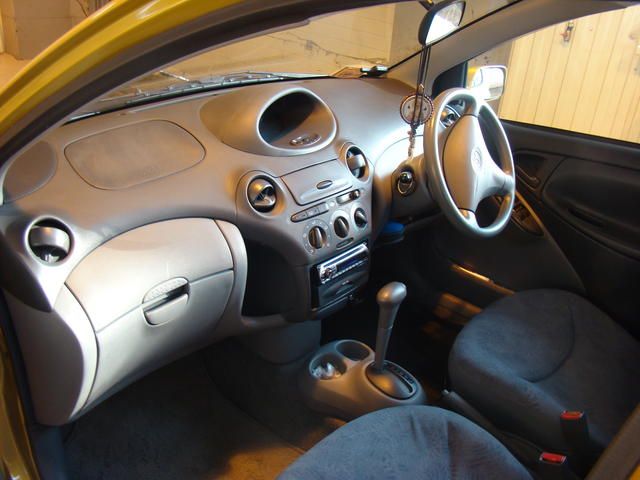 2000 Toyota Vitz