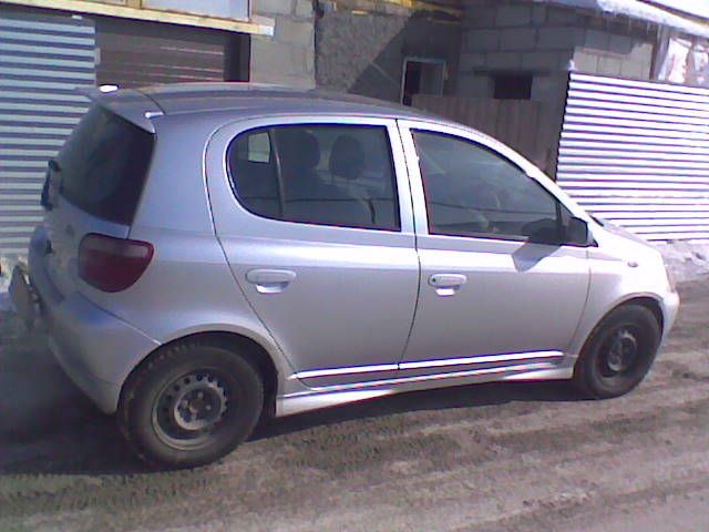 2000 Toyota Vitz