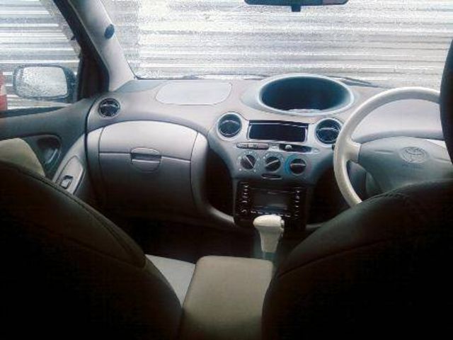 2000 Toyota Vitz